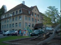 Bez-Schulhaus im Jahre 2005