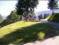 Verschnaufpause bei der 11km langen Abfahrt nach Jenaz